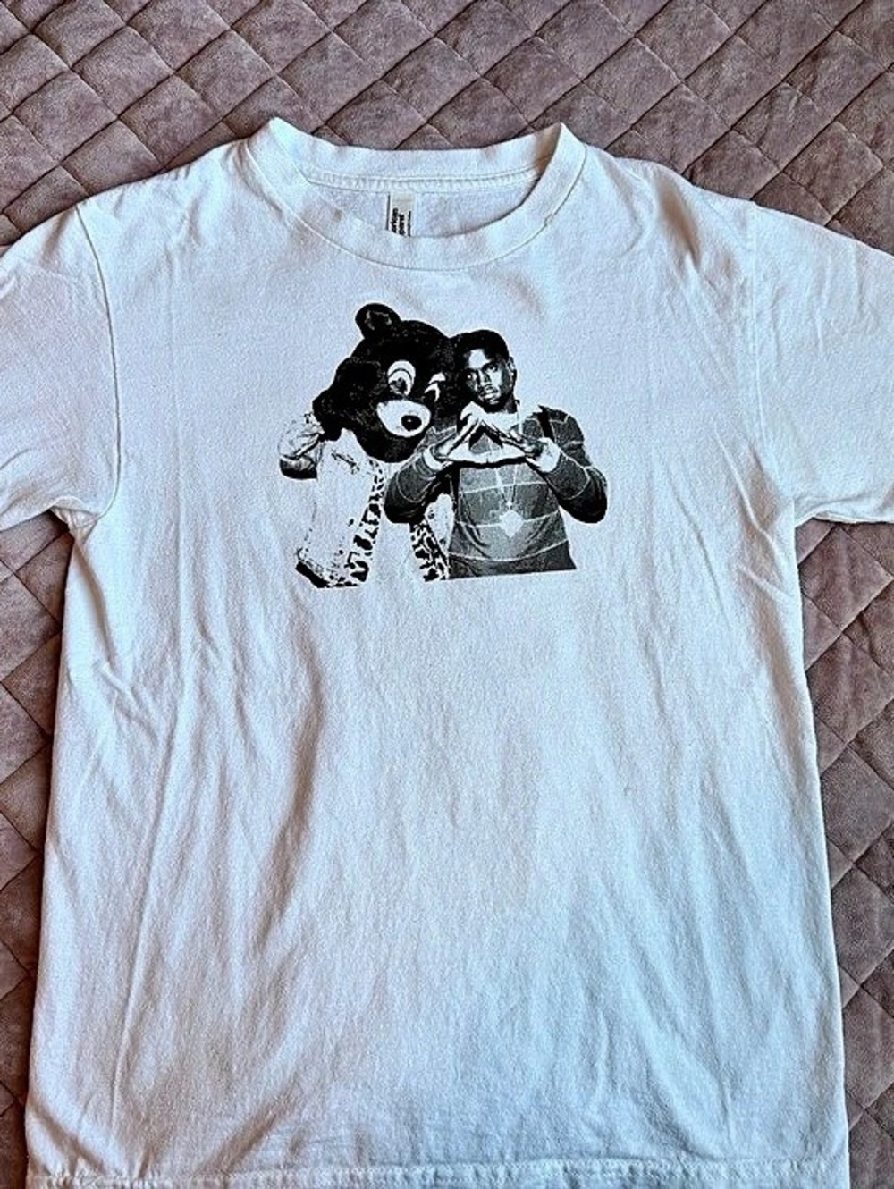 Graphic Short Sleeve Tee in White Like New